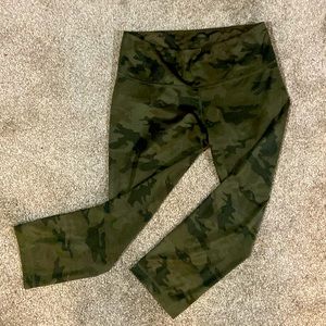 Lululemon Wunder Under *Full-on luxtreme Savasana Crop Camo leggings Size 6